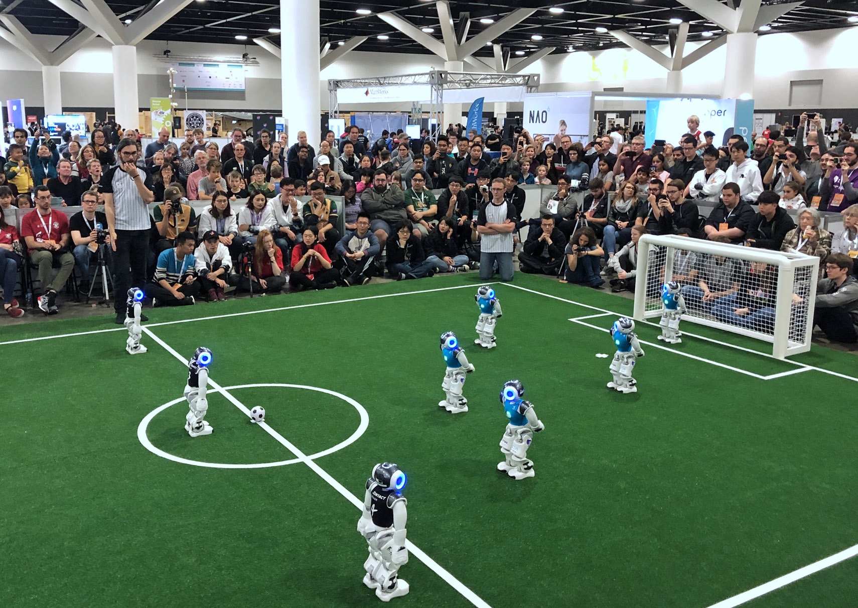 Kickoff of RoboCup Standard Platform League final 2019 - B-Human (black) against Nao-Team HTWK (blue)