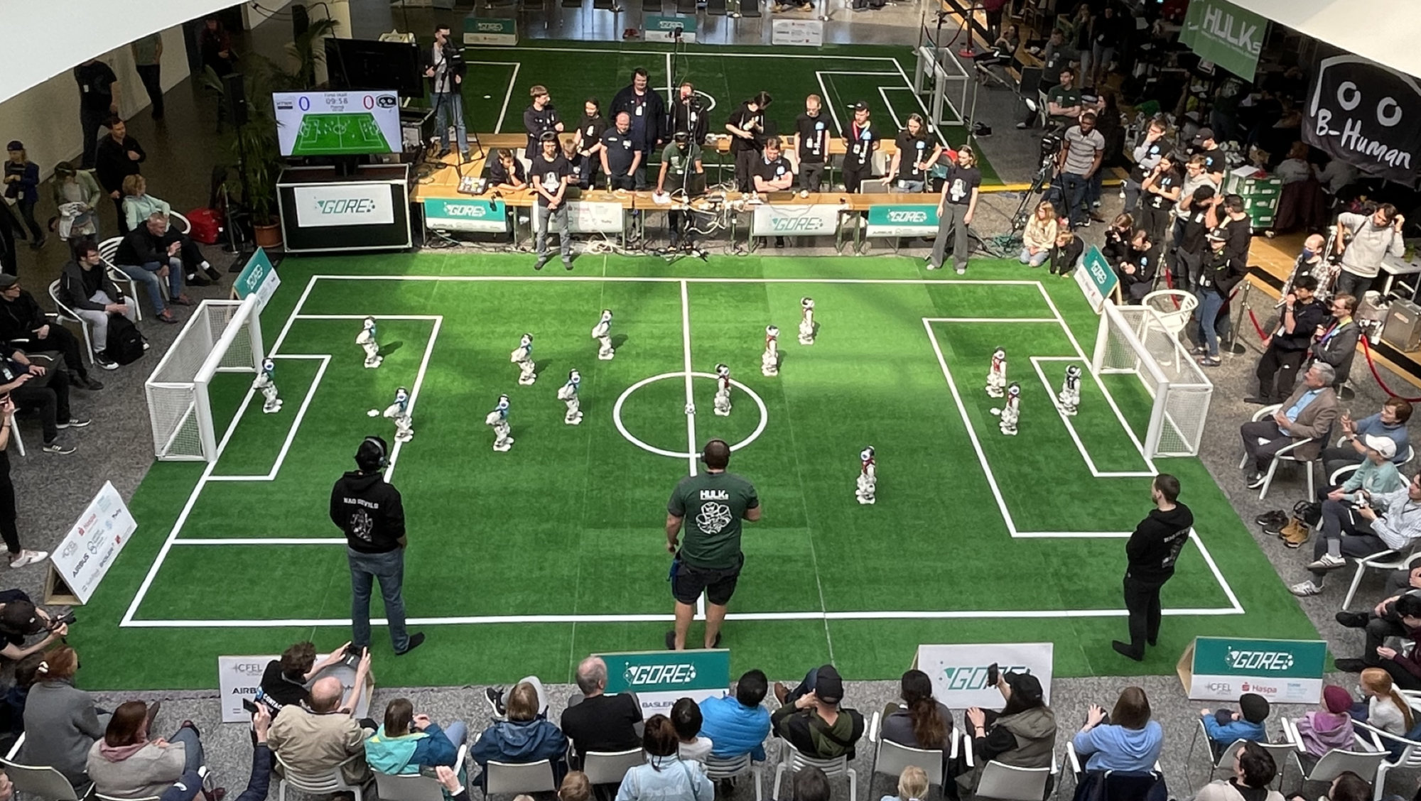 Kickoff of the GORE final 2023 - B-Human (red) against Nao-Team HTWK (blue)